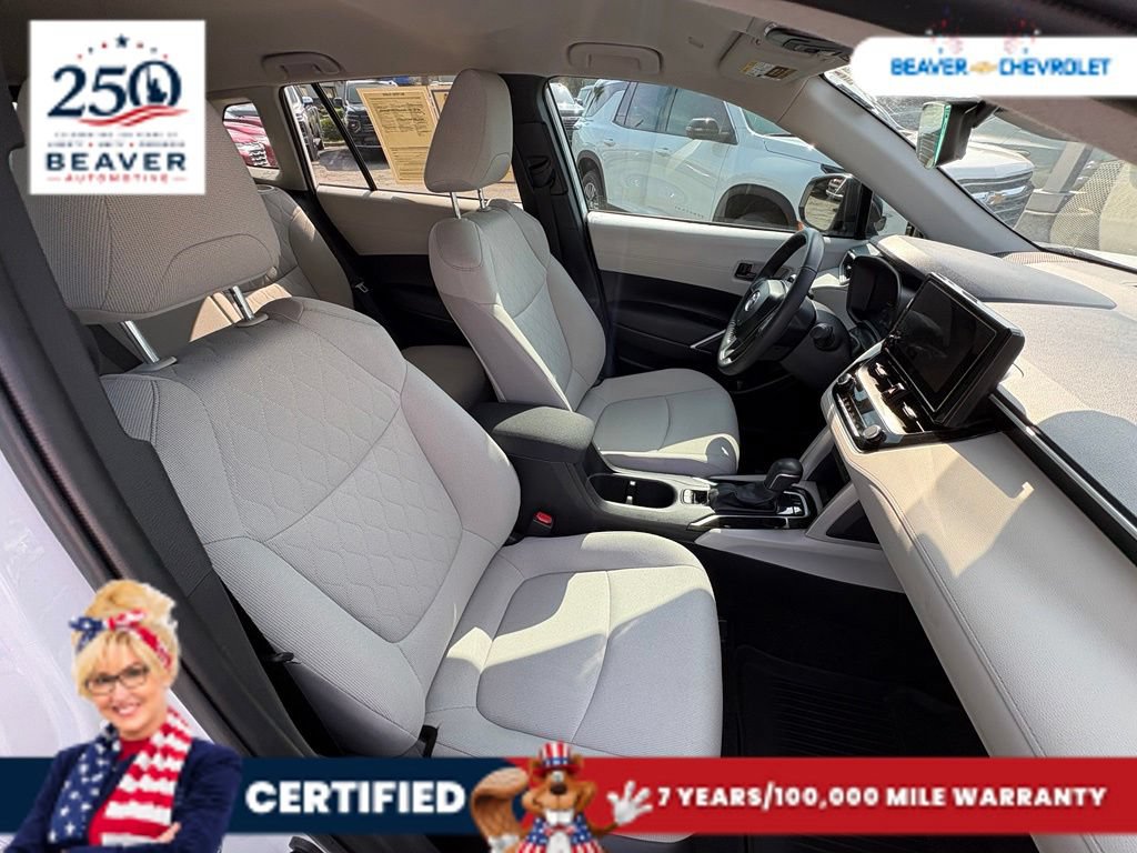 Used 2025 Toyota Corolla Cross LE FWD image 24