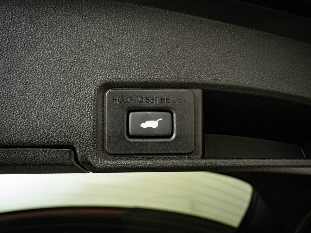 Certified 2025 Acura RDX w/ Technology Package image 21