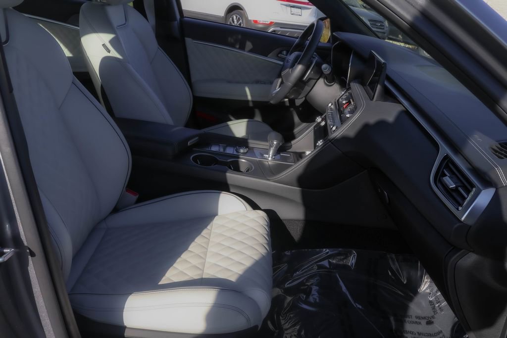 Used 2025 Genesis G70 3.3T Advanced w/ Sport Prestige Package image 41