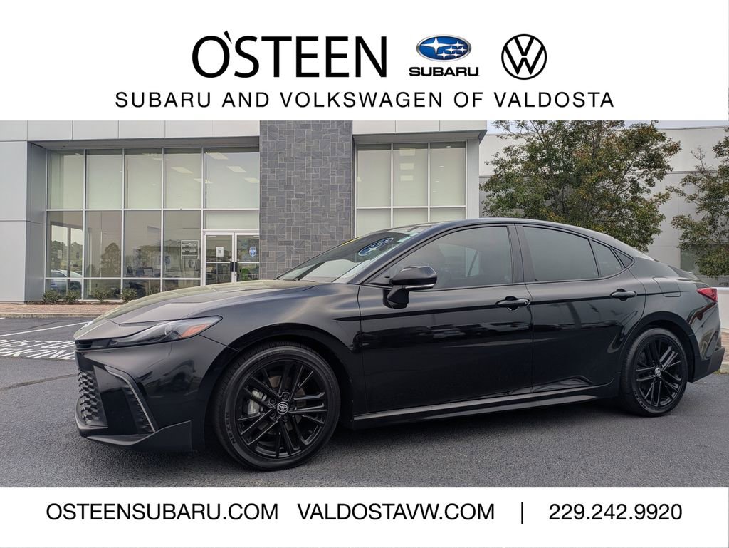 Used 2025 Toyota Camry SE w/ Convenience Package image 1