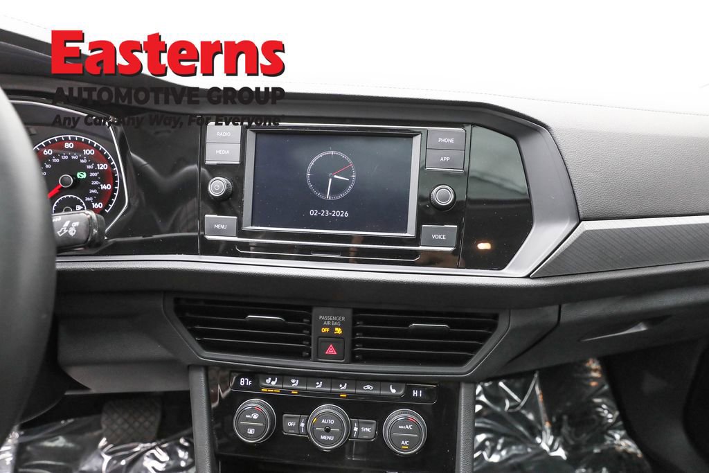 Used 2021 Volkswagen Jetta SE w/ SE Cold Weather Package image 12