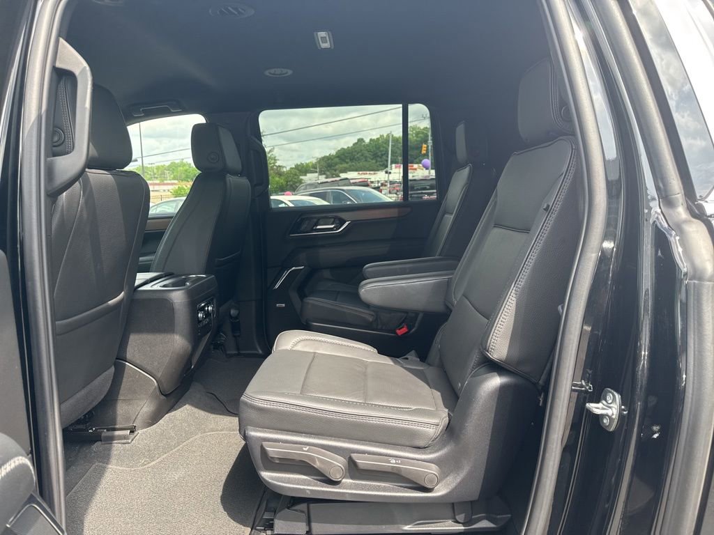 Used 2025 GMC Yukon XL Denali AWD/4WD image 25
