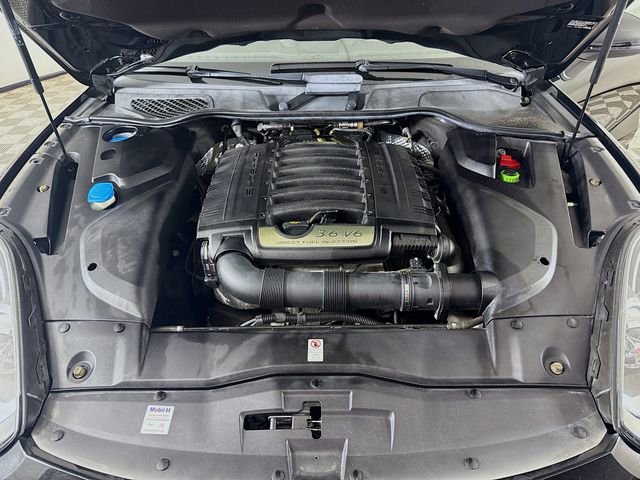 Used 2017 Porsche Cayenne Platinum Edition image 29