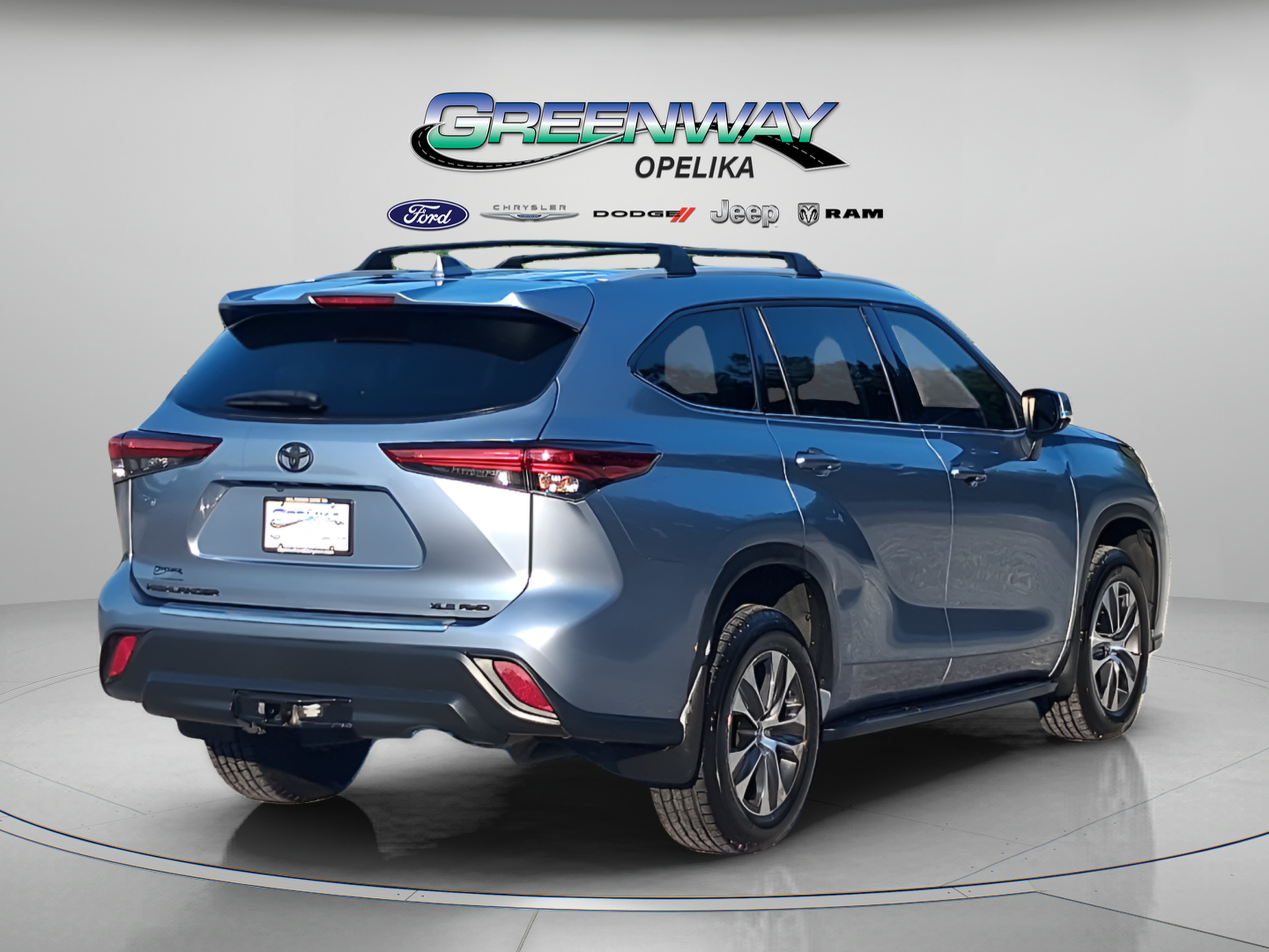 Used 2022 Toyota Highlander XLE AWD/4WD image 8