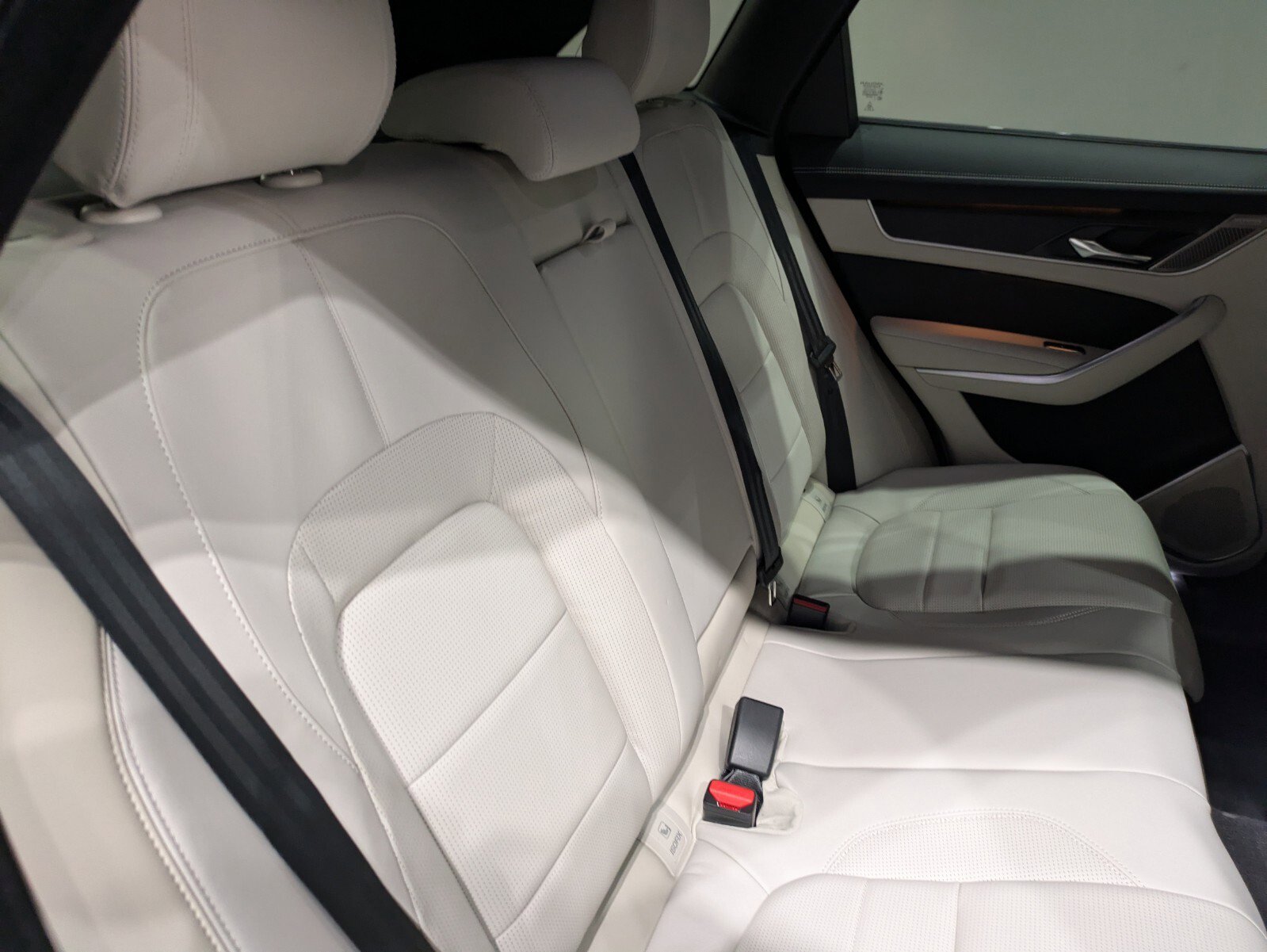 New 2026 Jaguar F-PACE R-Dynamic S image 23