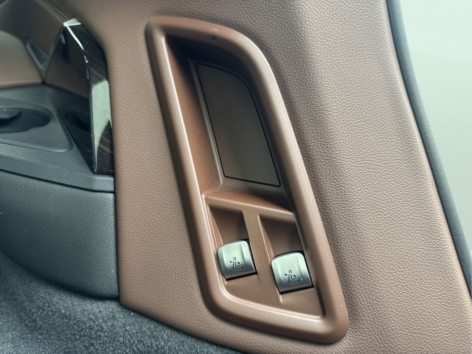 Used 2020 BMW X7 xDrive50i w/ Cold Weather Package image 36