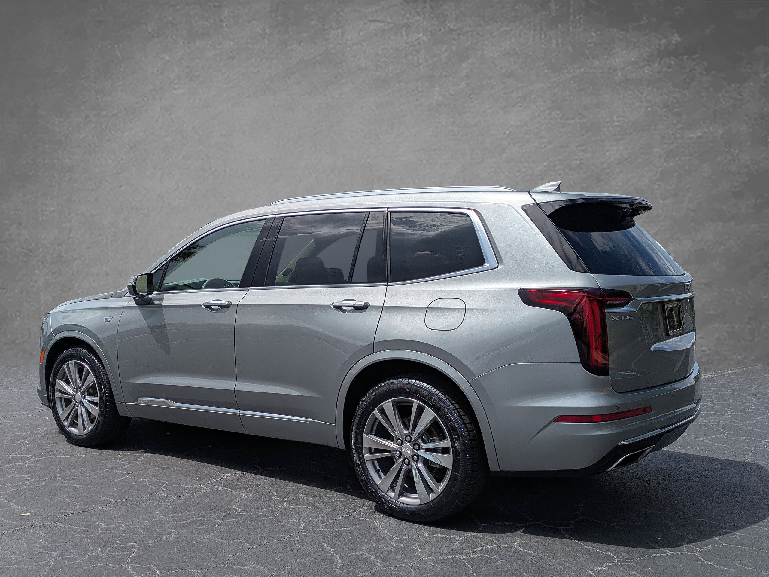 Certified 2024 Cadillac XT6 Premium Luxury FWD image 4