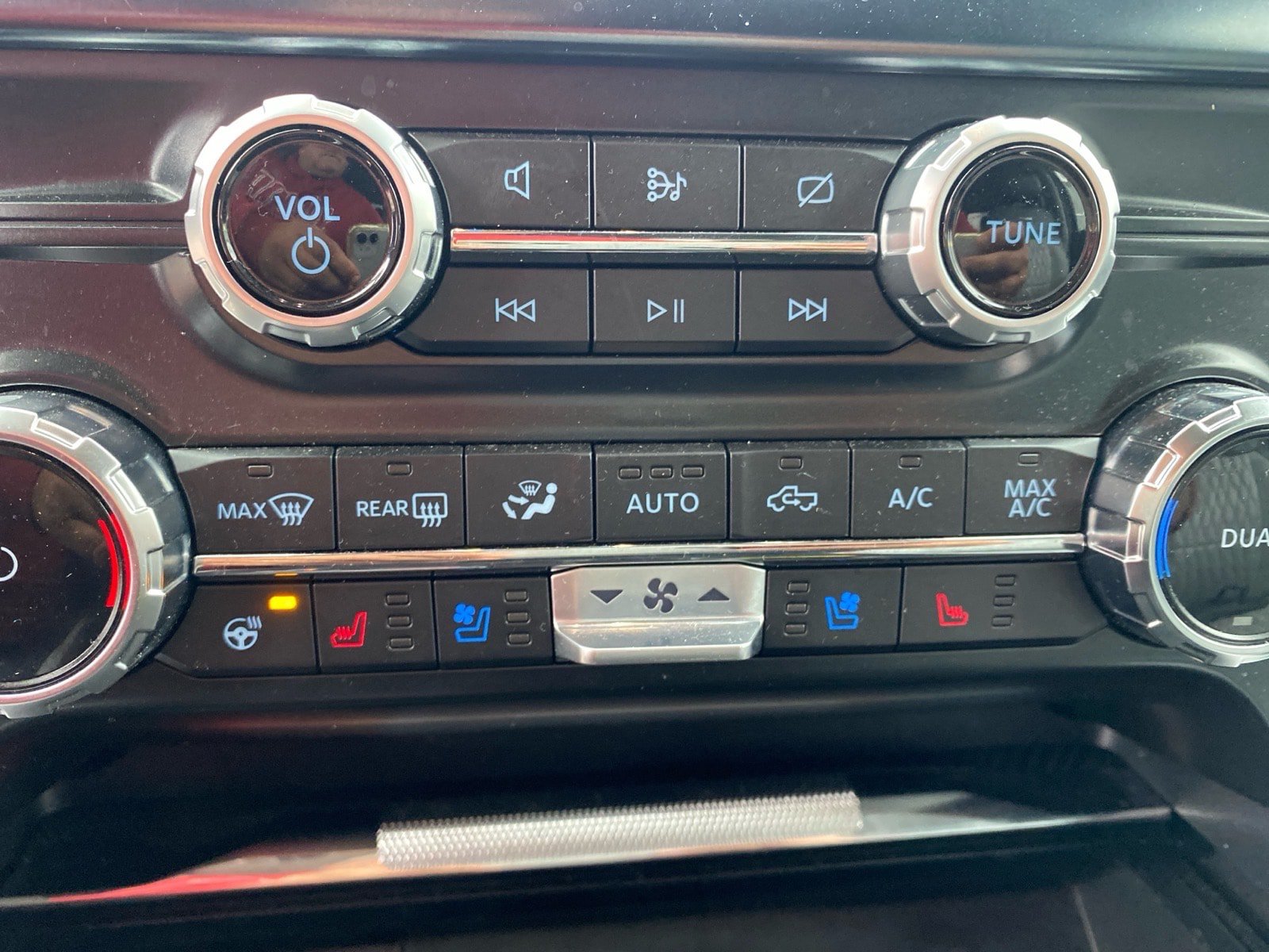 Used 2022 Ford F150 Limited AWD/4WD image 17