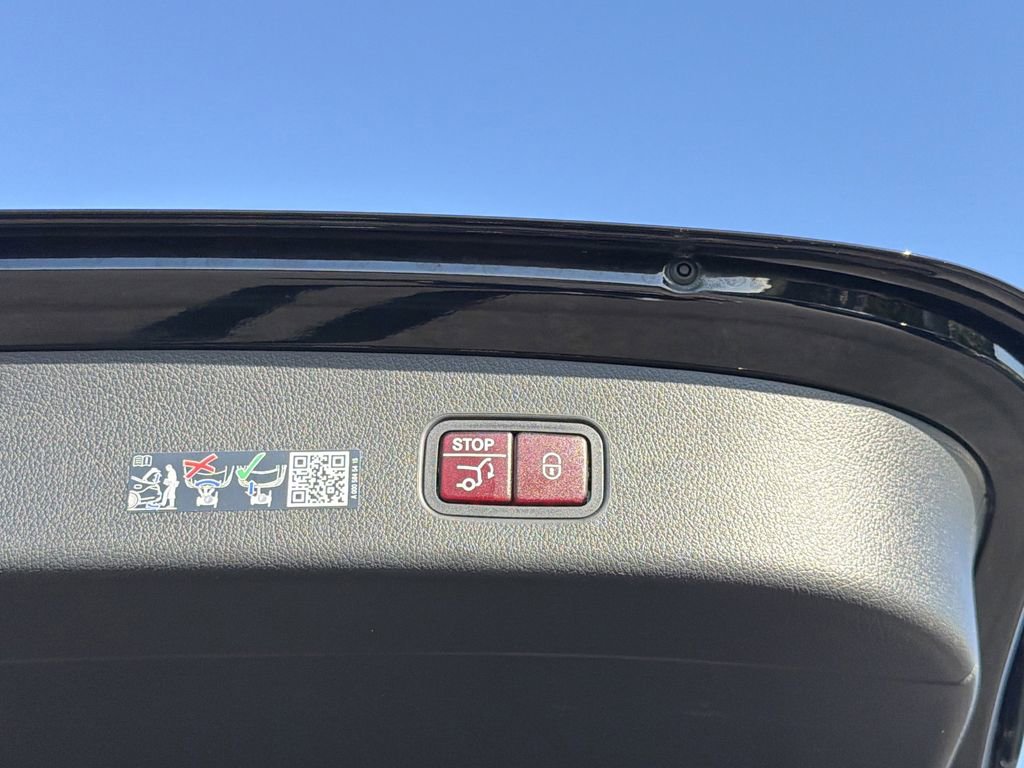 Certified 2025 Mercedes-Benz GLC 300 4MATIC image 15