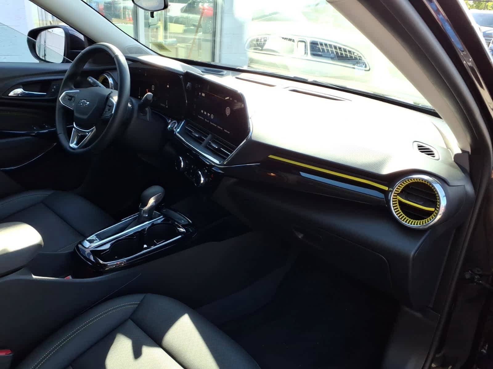 Used 2024 Chevrolet Trax ACTIV w/ Sunroof Package FWD image 21