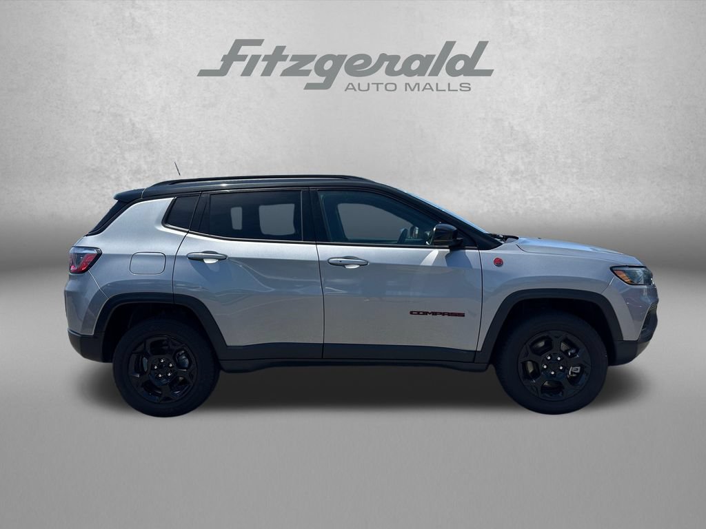 Used 2024 Jeep Compass Trailhawk AWD/4WD image 8