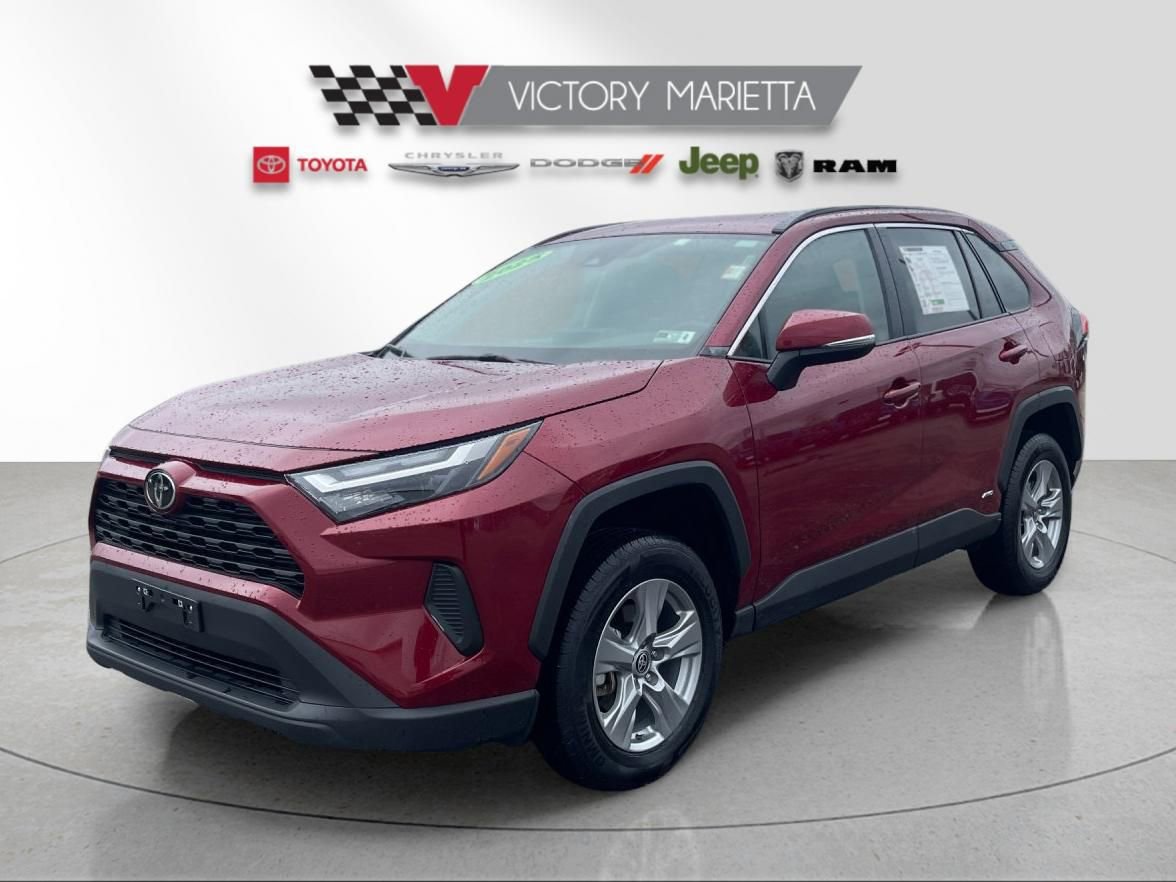 Used 2025 Toyota RAV4 XLE AWD/4WD image 1