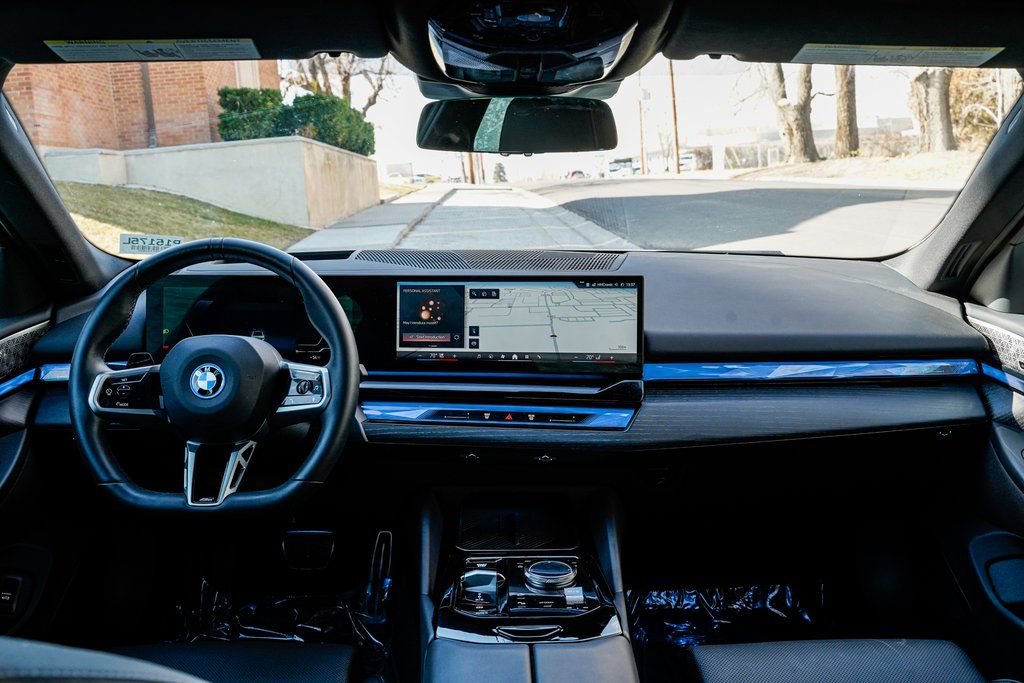 Used 2025 BMW i5 xDrive40 w/ M Sport Package image 11