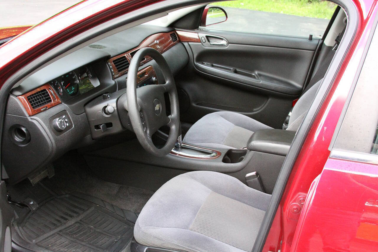 Used 2009 Chevrolet Impala LT FWD image 14
