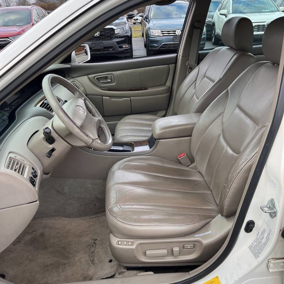 Used 2000 Toyota Avalon XLS image 2