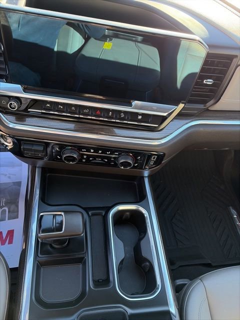 Used 2024 Chevrolet Silverado 1500 LT Trail Boss w/ LT Trail Boss Premium Package AWD/4WD image 17