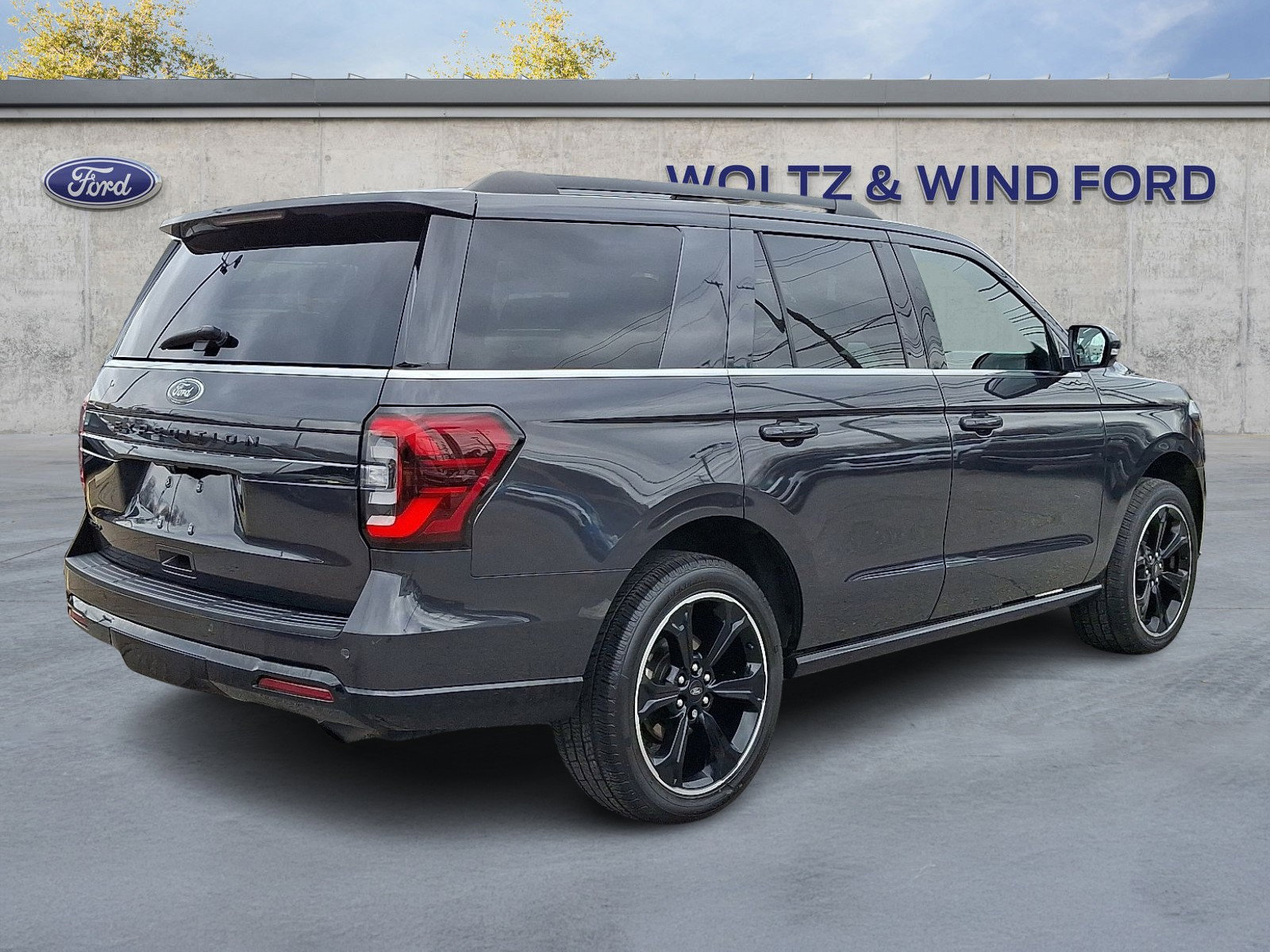 Used 2022 Ford Expedition Limited image 6