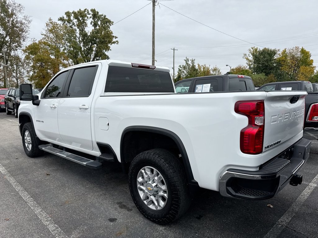 Used 2025 Chevrolet Silverado 2500 LT AWD/4WD image 3