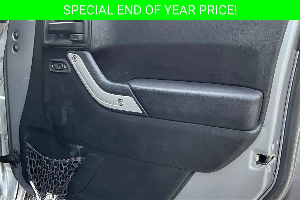 Used 2016 Jeep Wrangler Unlimited Rubicon w/ Connectivity Group image 24