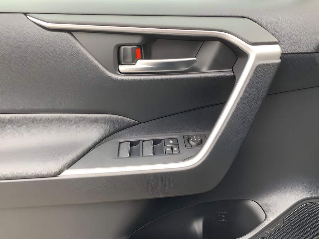 New 2025 Toyota RAV4 SE image 10