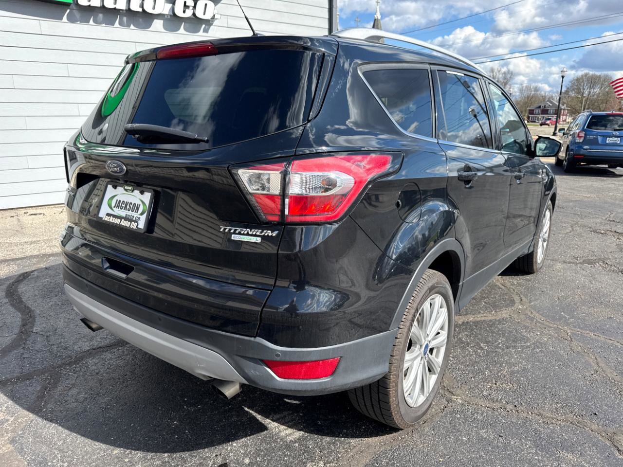 Used 2017 Ford Escape Titanium image 3