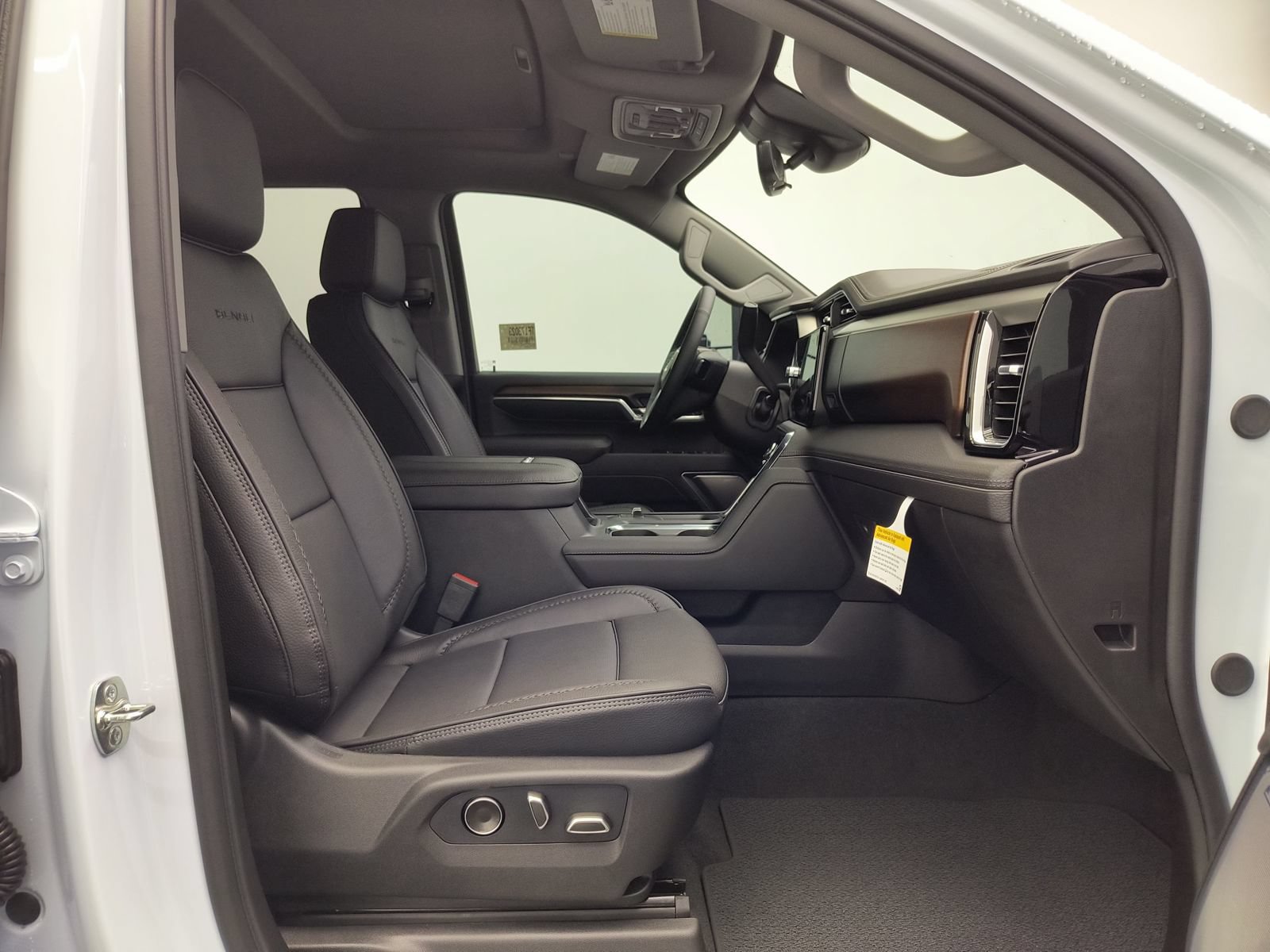 New 2026 GMC Sierra 2500 Denali w/ Denali Reserve Package AWD/4WD image 30