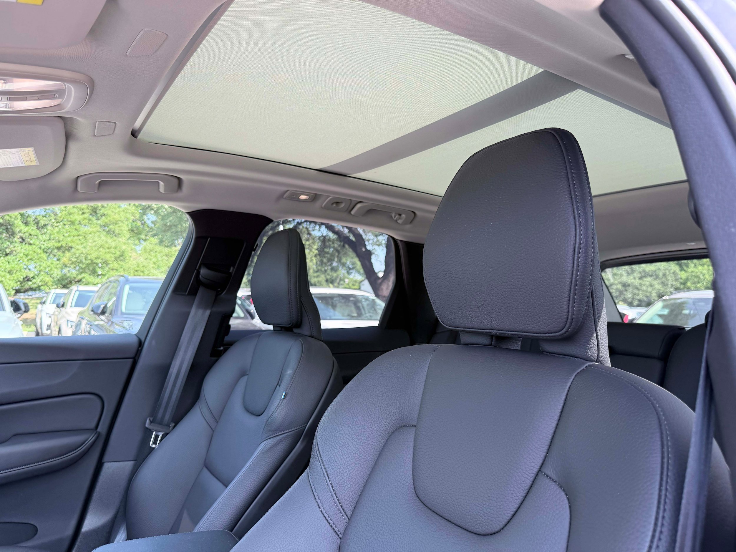 Certified 2025 Volvo XC60 B5 Plus AWD/4WD image 13
