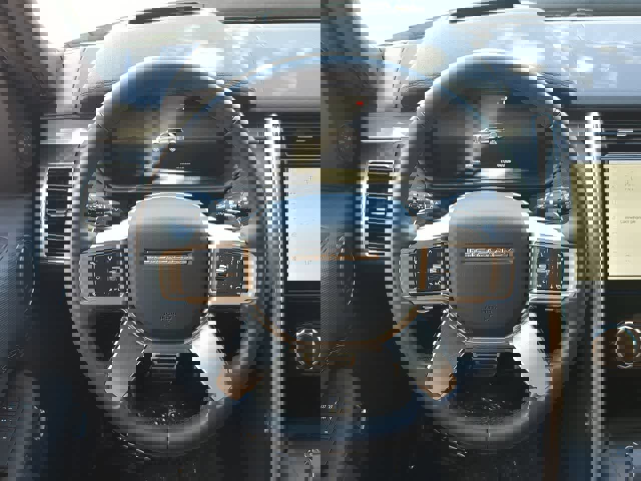 Used 2025 Land Rover Discovery Dynamic SE AWD/4WD image 24