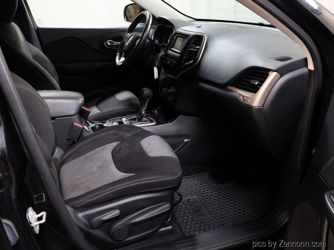 Used 2014 Jeep Cherokee Latitude AWD/4WD image 32