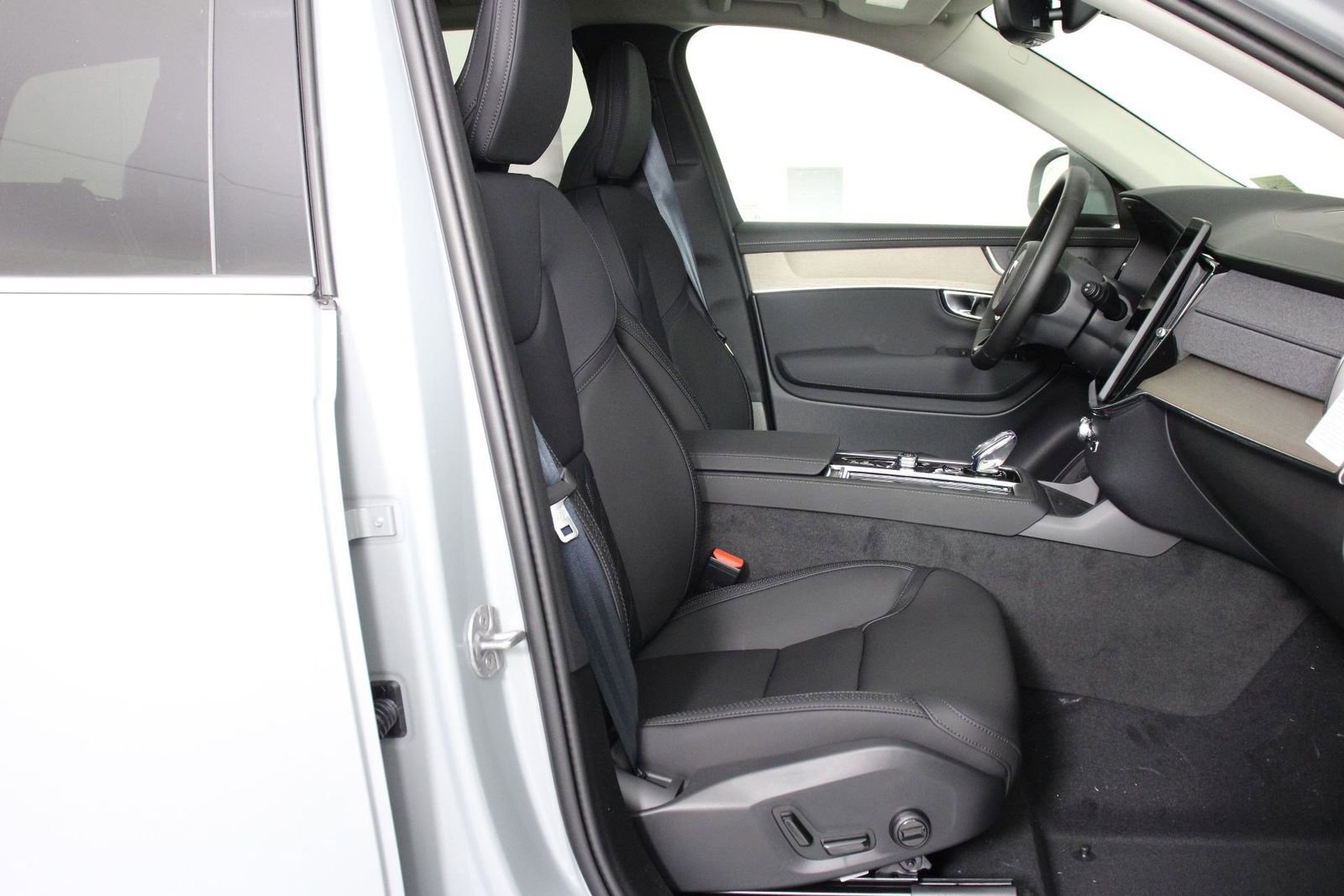 New 2026 Volvo XC90 B5 Core image 10