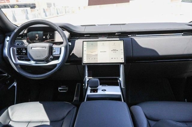 New 2025 Land Rover Range Rover Long Wheelbase SE image 14