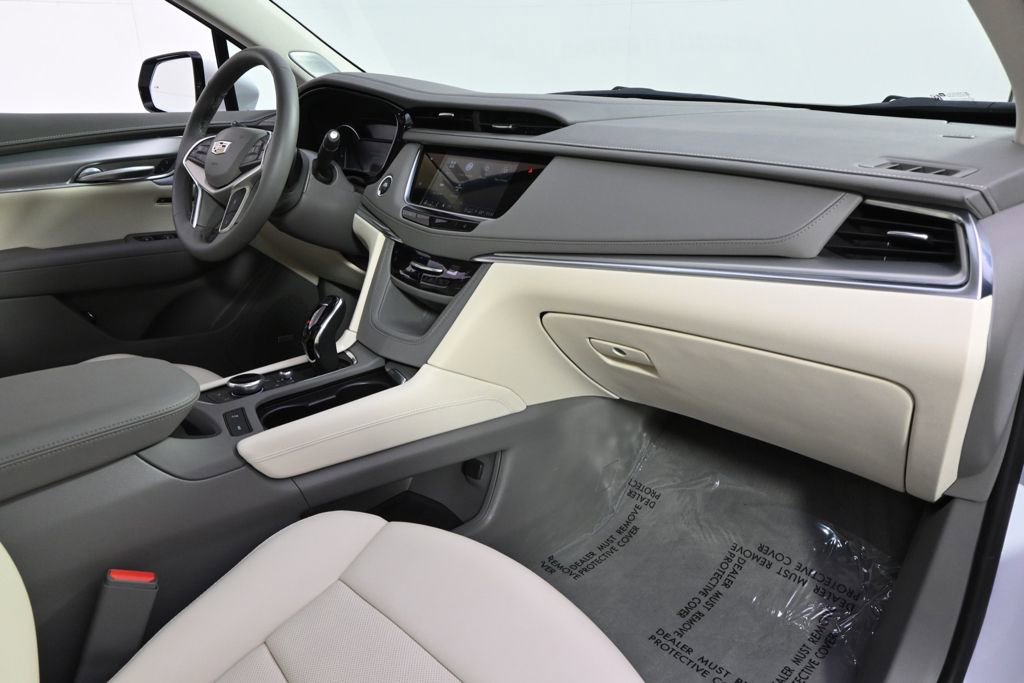 New 2025 Cadillac XT5 Premium Luxury w/ LPO, Floor Liner Package AWD/4WD image 15