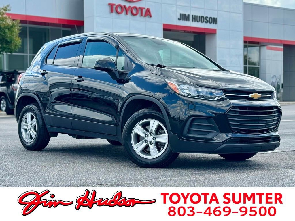 Used 2022 Chevrolet Trax LS w/ Tint and Cruise Package AWD/4WD image 1
