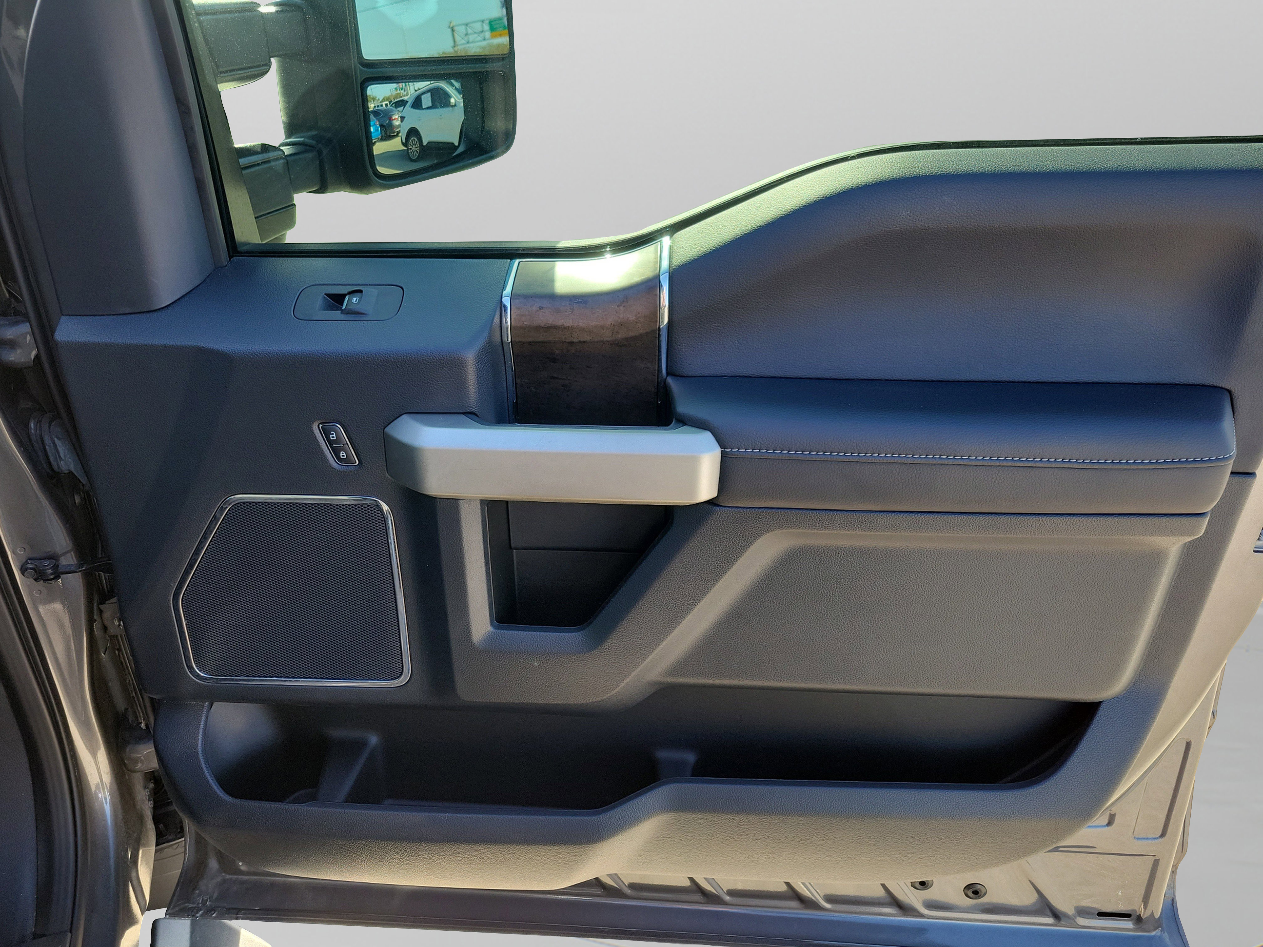 Certified 2022 Ford F350 Lariat w/ Black Appearance Package image 30