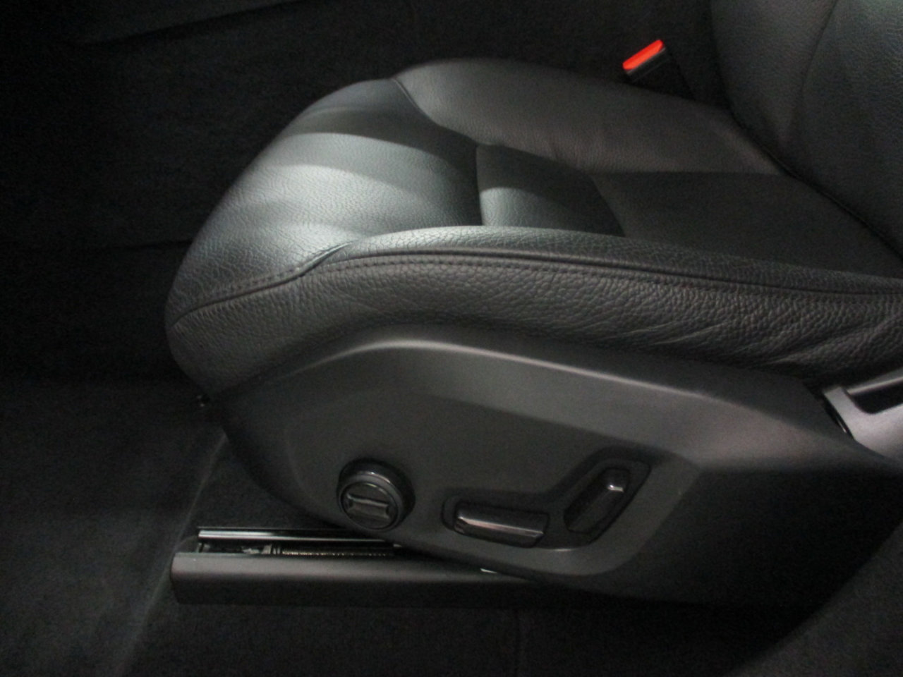 Used 2022 Volvo XC60 B5 Momentum image 19