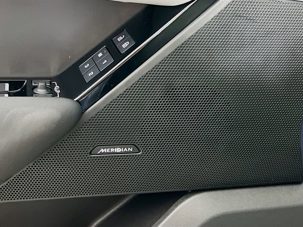 Used 2025 Land Rover Range Rover Velar Dynamic SE AWD/4WD image 19