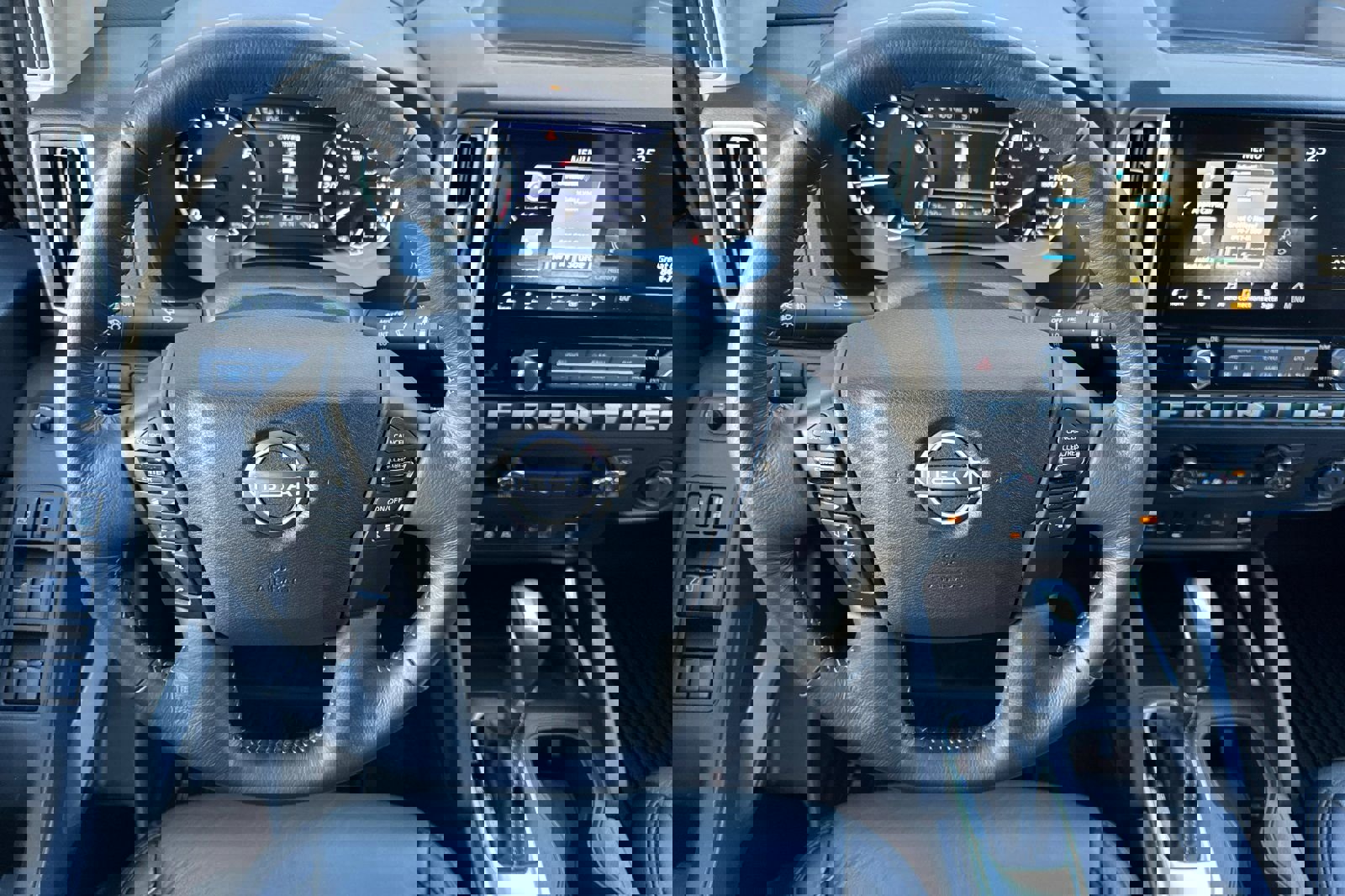 Used 2025 Nissan Frontier SV w/ SV Convenience Package image 15