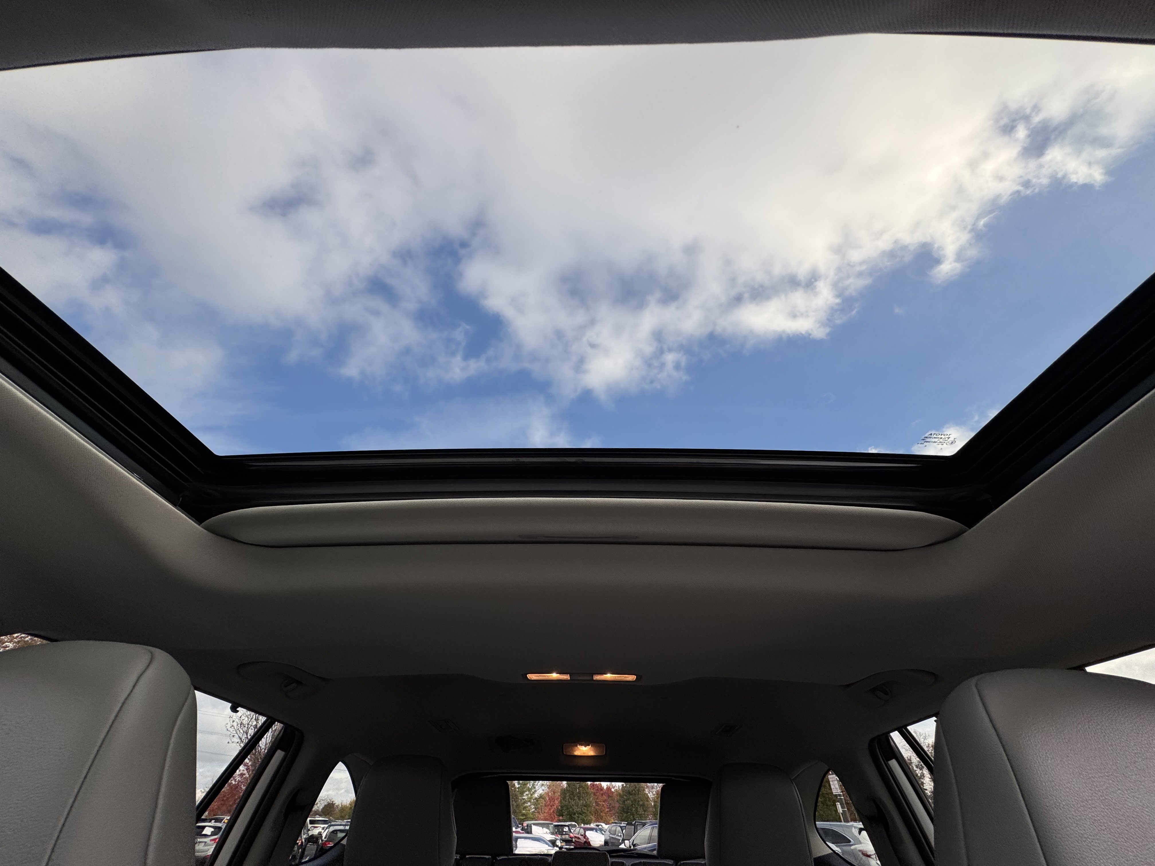 Used 2022 Toyota Highlander XLE image 8