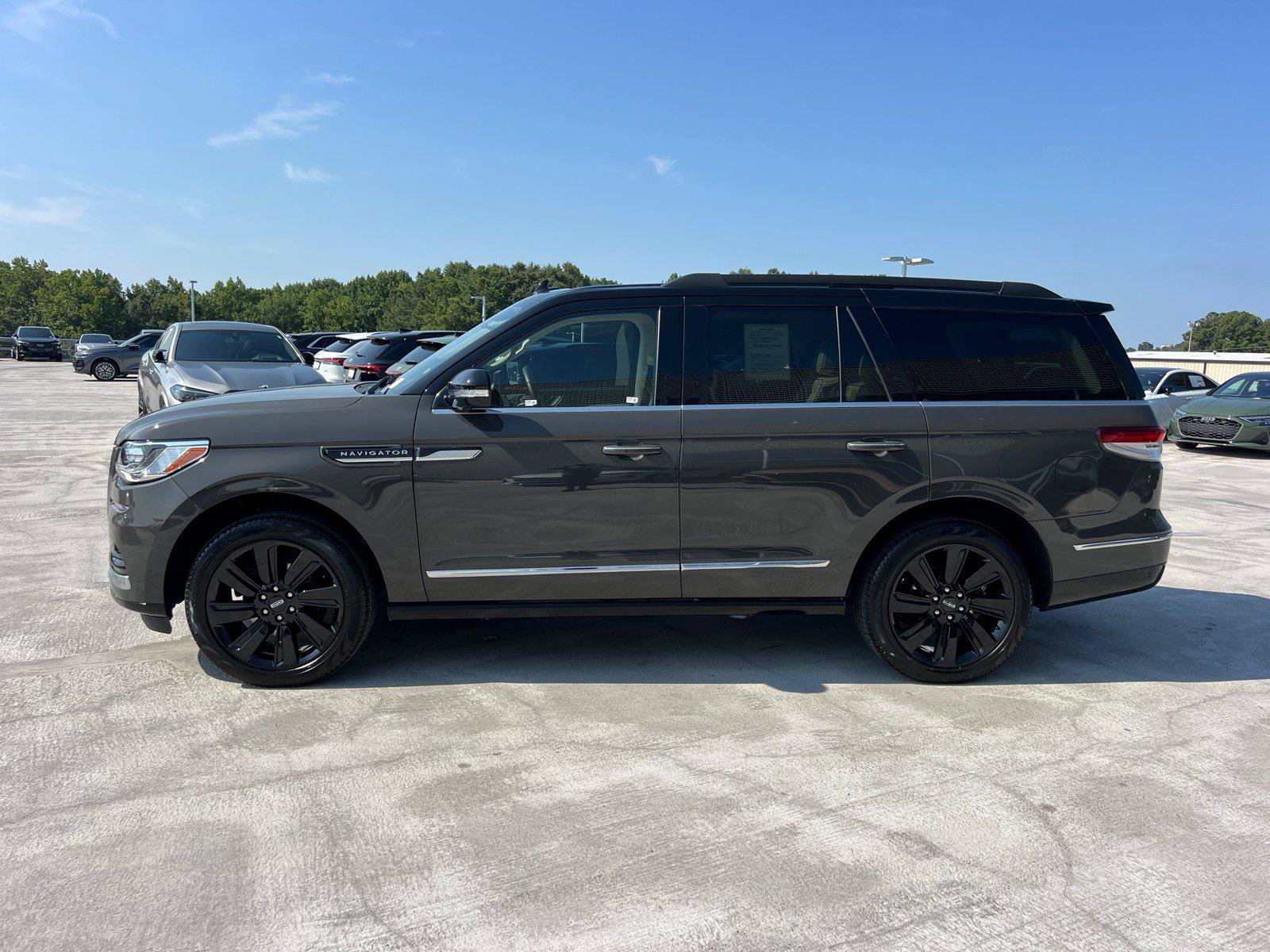 Used 2024 Lincoln Navigator Black Label AWD/4WD image 8