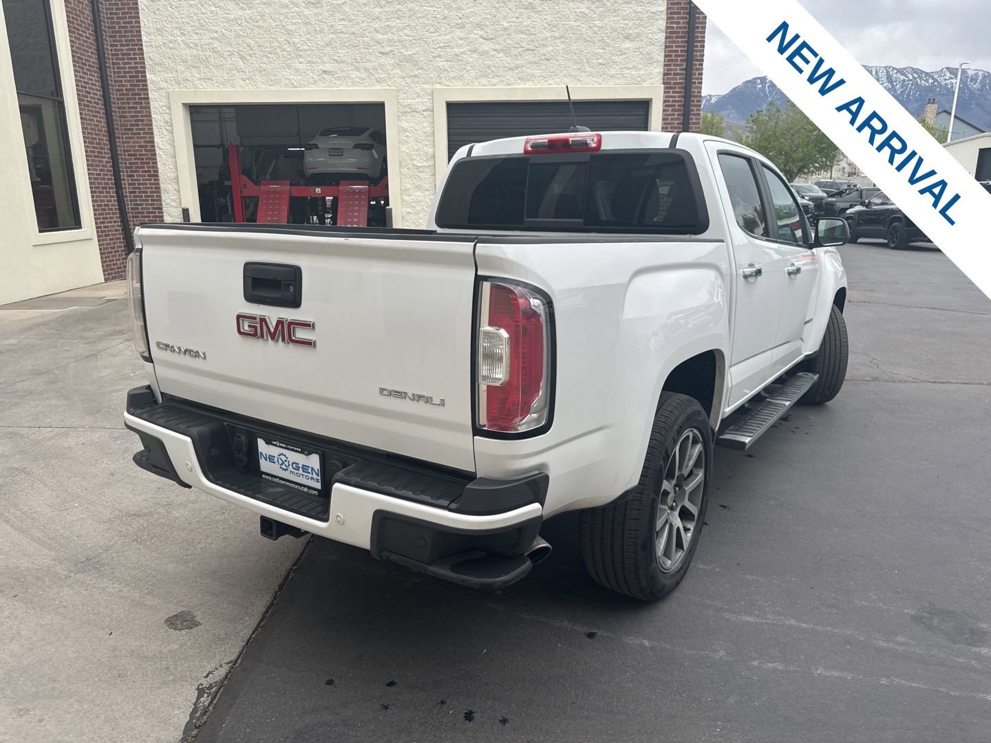 Used 2020 GMC Canyon Denali image 7