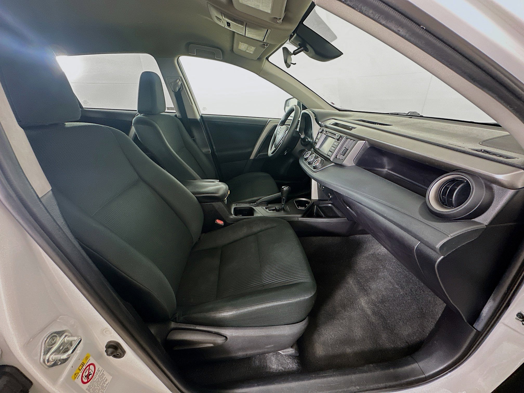 Used 2018 Toyota RAV4 LE FWD image 29