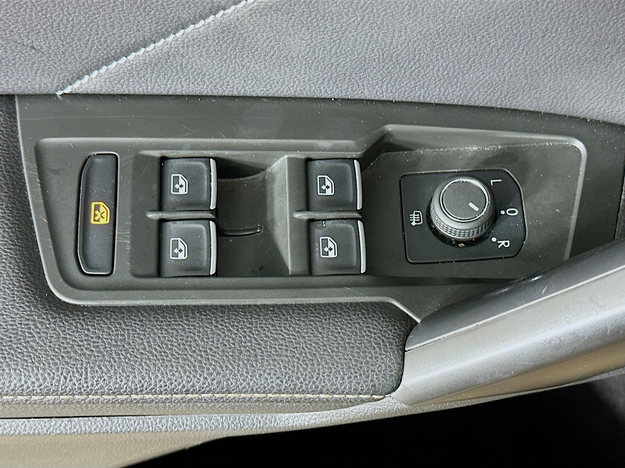 Used 2024 Volkswagen Tiguan SE FWD image 15