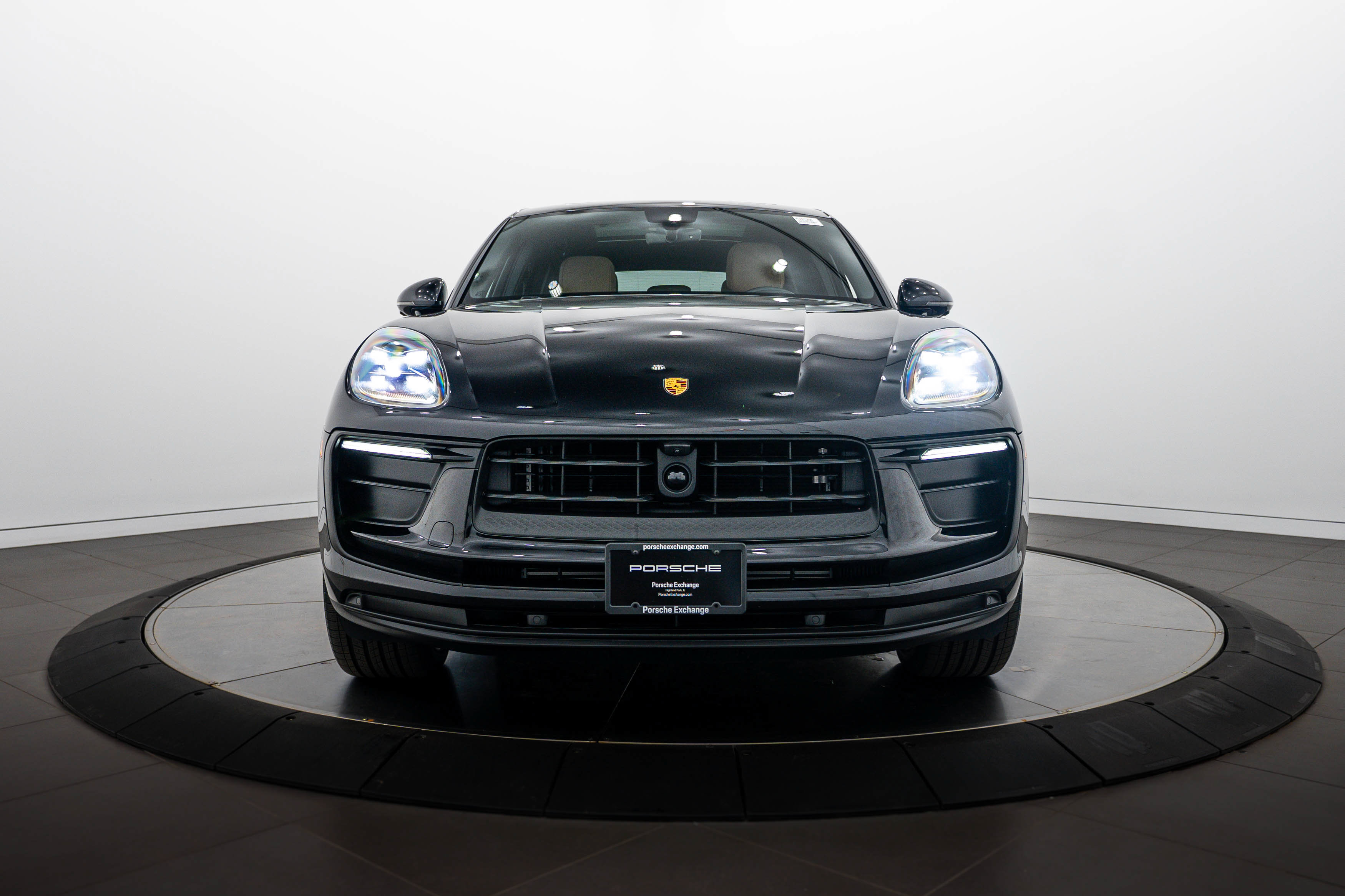 Certified 2026 Porsche Macan AWD/4WD image 10