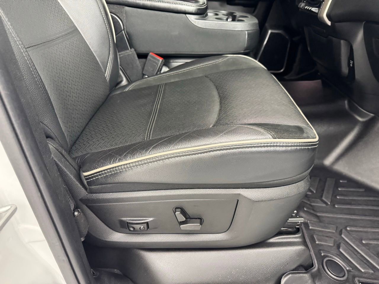 Used 2021 RAM 2500 Laramie image 33