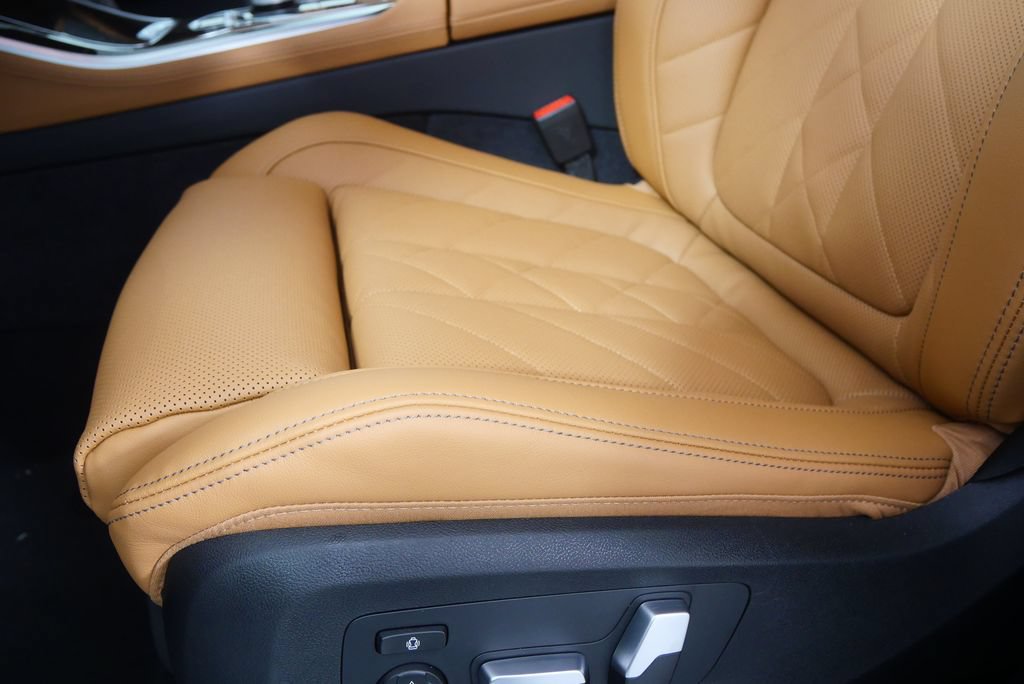 Used 2026 BMW X5 xDrive40i w/ M Sport Package AWD/4WD image 9