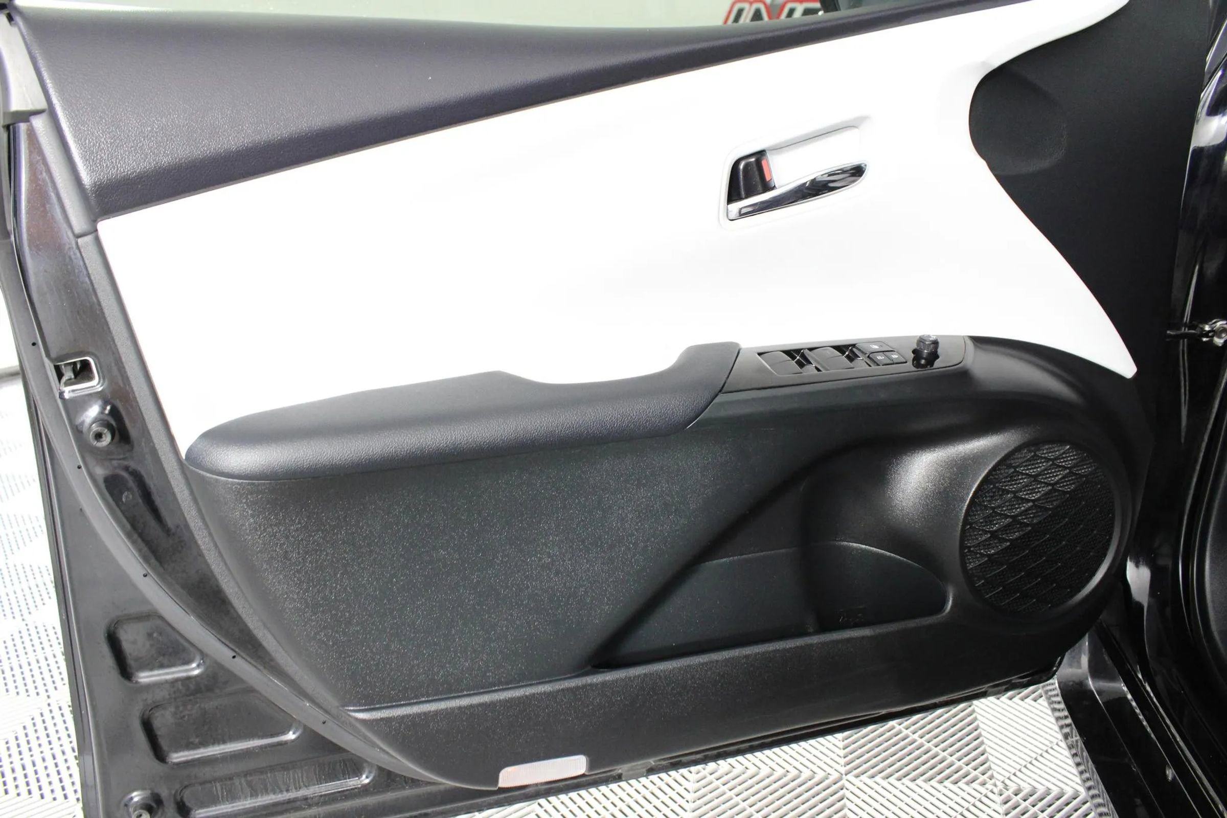 Used 2022 Toyota Prius XLE w/ Advanced Technology Package AWD/4WD image 37