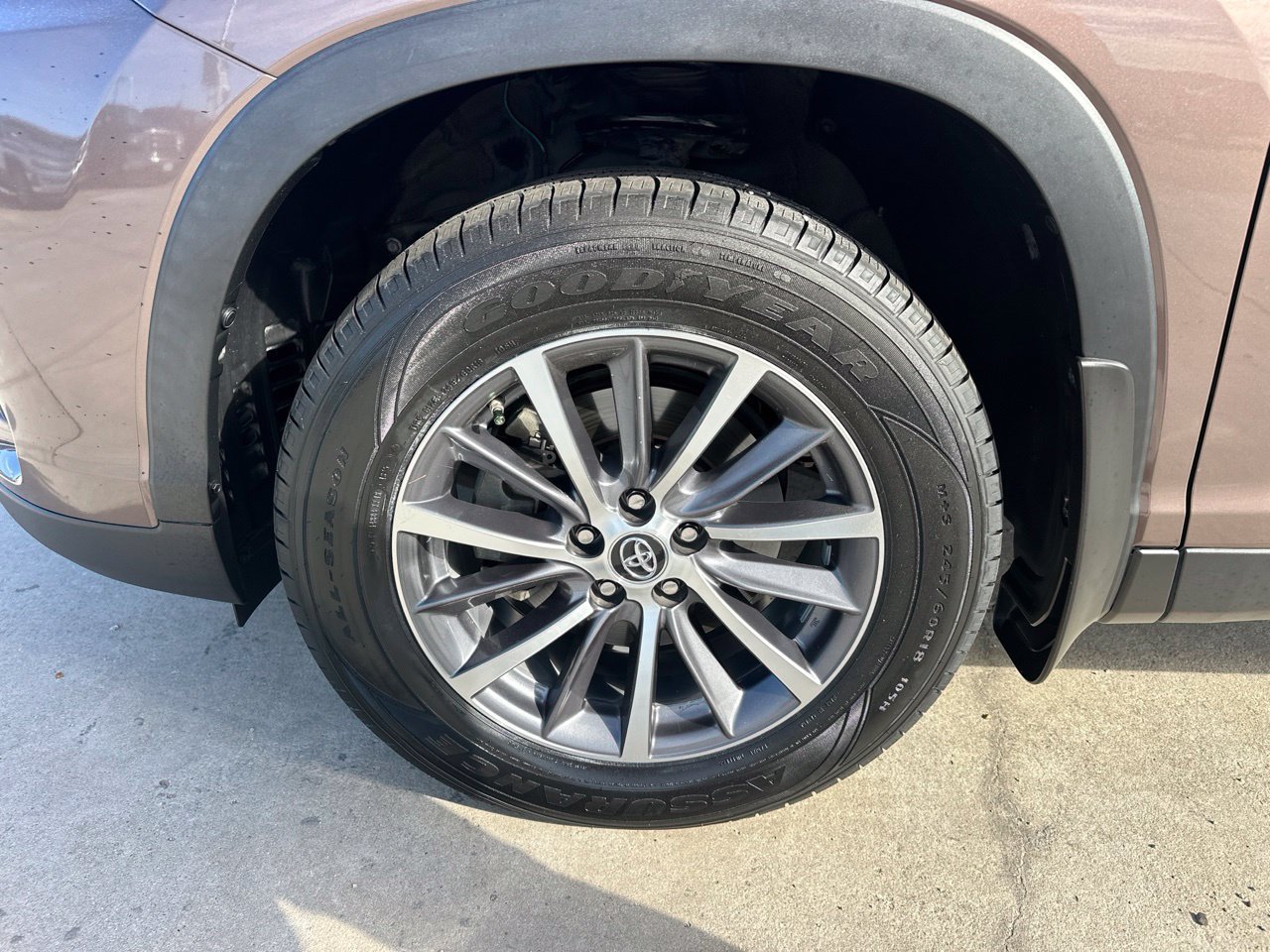 Used 2019 Toyota Highlander XLE FWD image 7