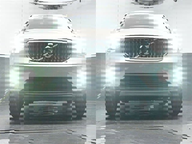 Certified 2024 Volvo XC40 B5 Plus w/ Protection Package Premier image 33
