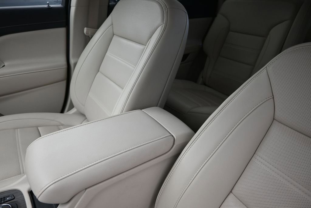 Used 2022 GMC Acadia Denali w/ Denali Ultimate Package FWD image 14