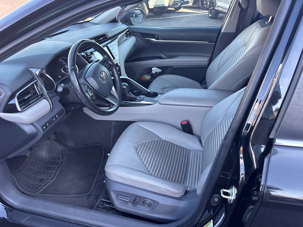 Used 2019 Toyota Camry SE w/ Convenience Package FWD image 12